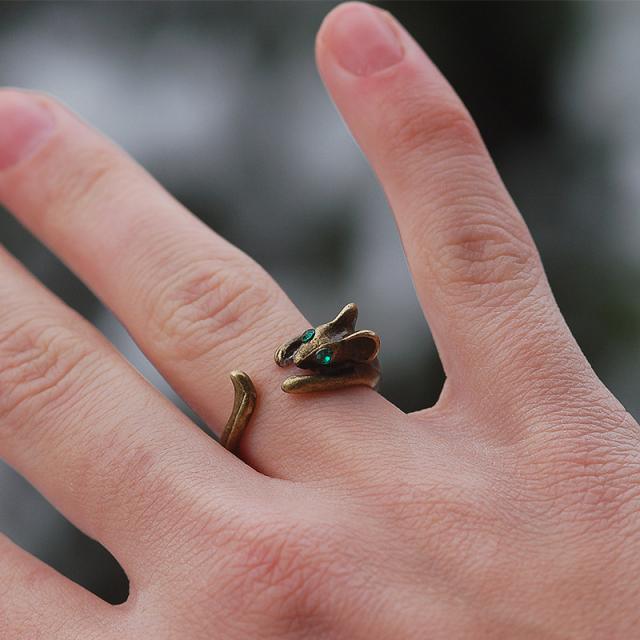 Prsten s myší starobronz + zelené oči