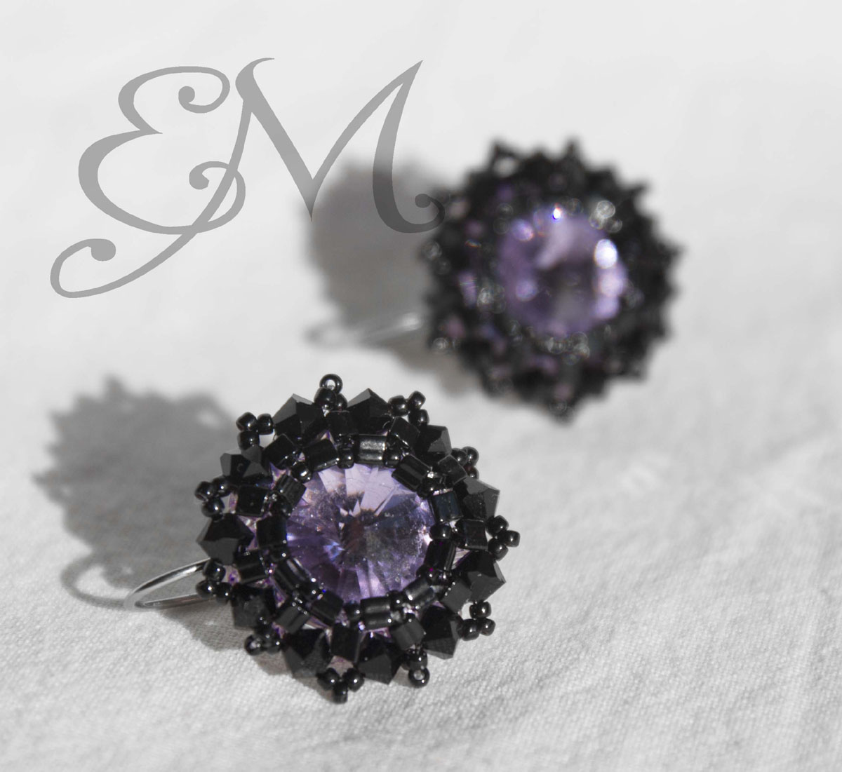 Rivolky lila v černé