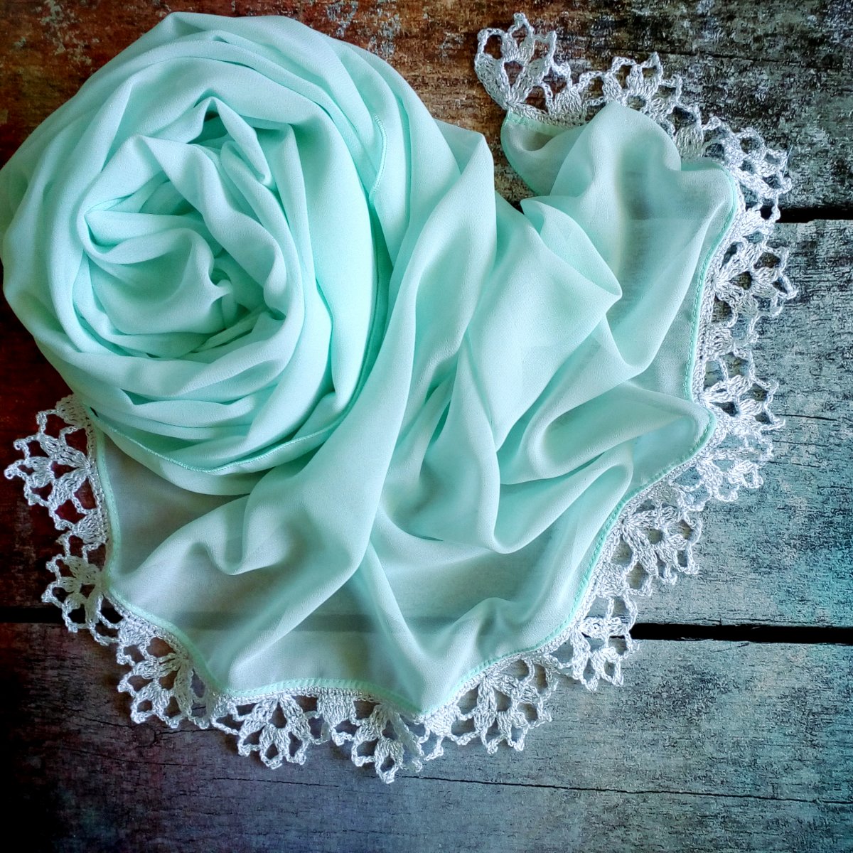 Ledového srdce tání - šifonový šál s krajkou