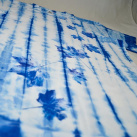 Bílo-modré batikované triko s listy XXL