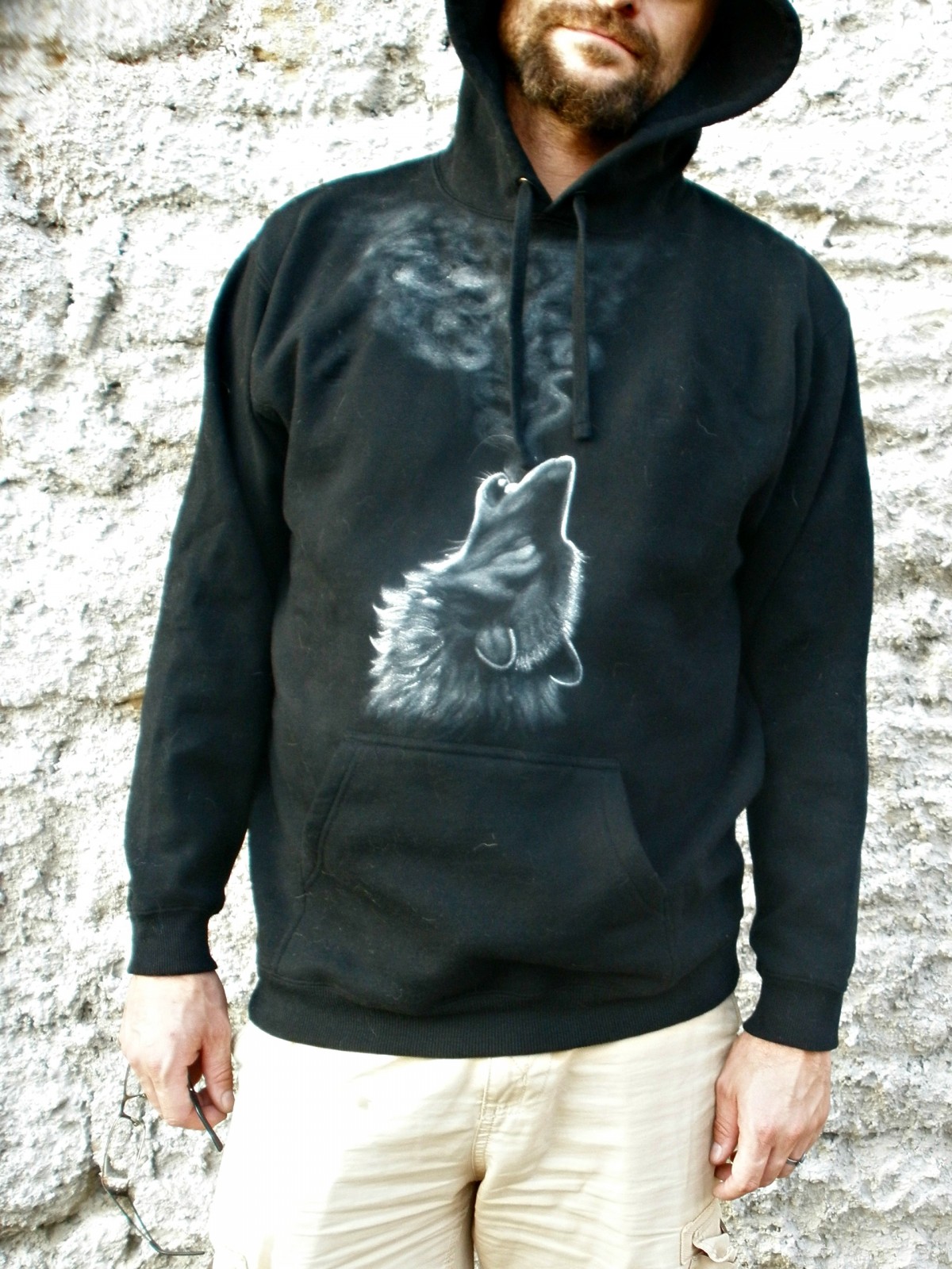 originální ručně malovaná mikina - vyjící vlk