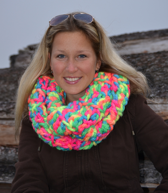 NEONKA - teploučký háčkovaný nákrčník