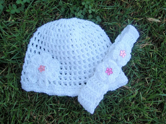 háčkovaná čepička a čelenka