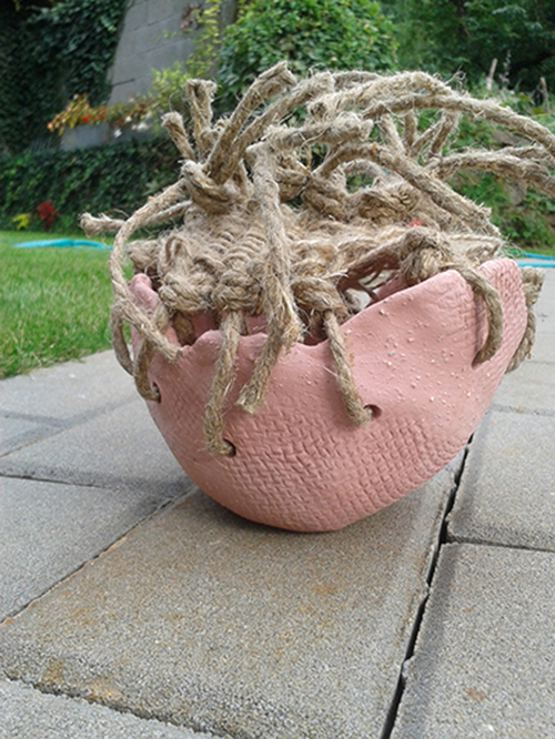 keramická miska z růžové hlíny Tsantsa