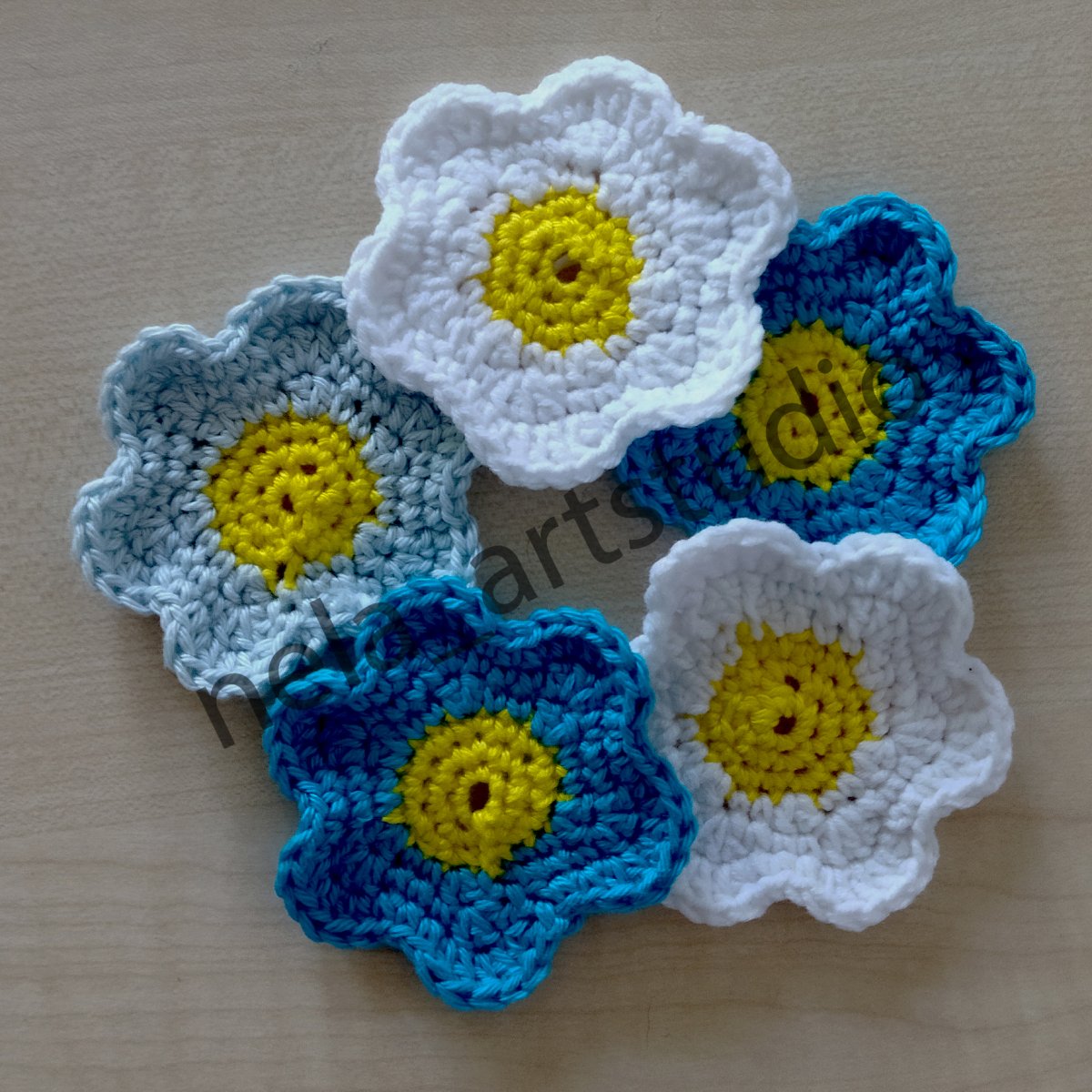 Háčkované kytičky mix
