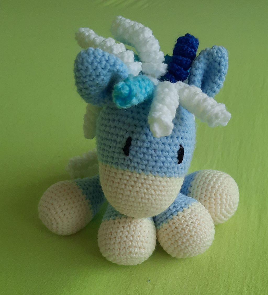 Háčkovaný koník Modrásek