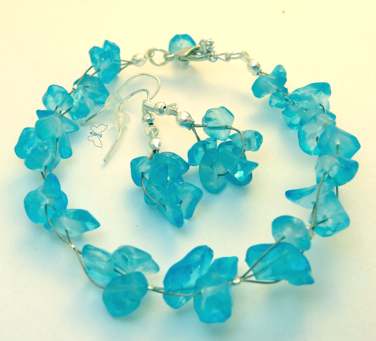 Modré skleněné zlomky