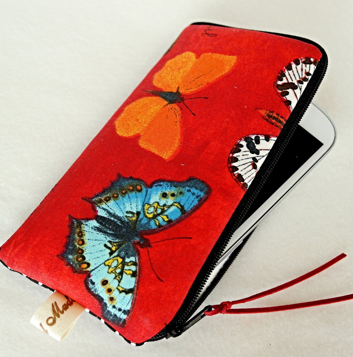 MOTÝLI NA ČERVENÉ - obal na mobil