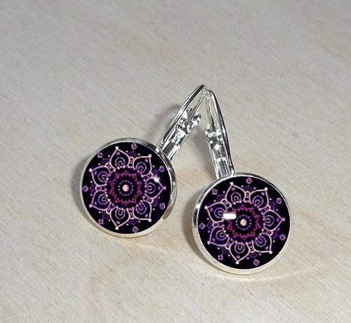  Náušničky z pryskyřice