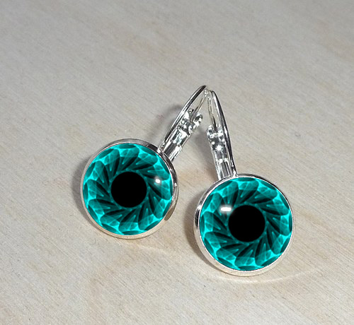  Náušničky z pryskyřice