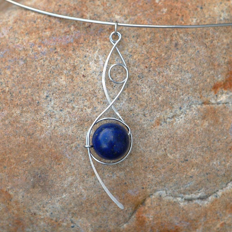 Lapisový z tepané chirurgické oceli