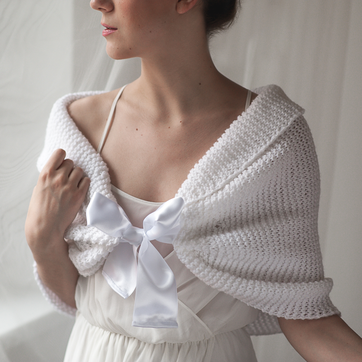 Bílý pléd s mašlí nejen pro zimní svatební den