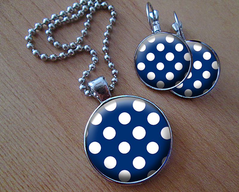 Sada náušniček a přívěsku 