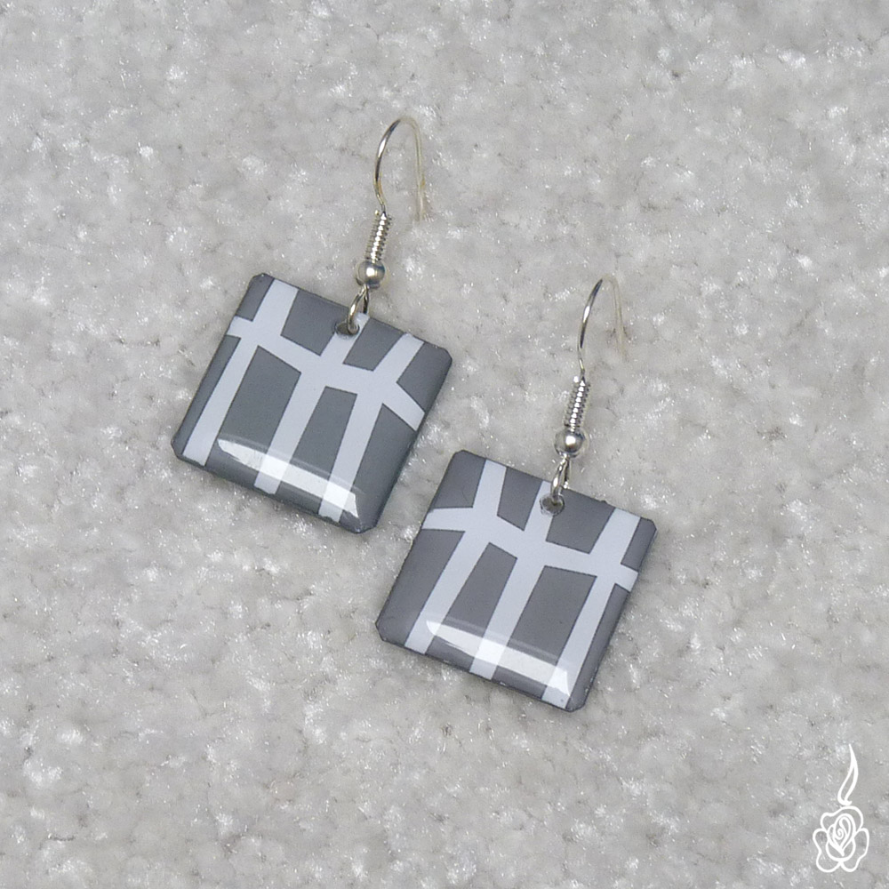 Šedobílé náušnice