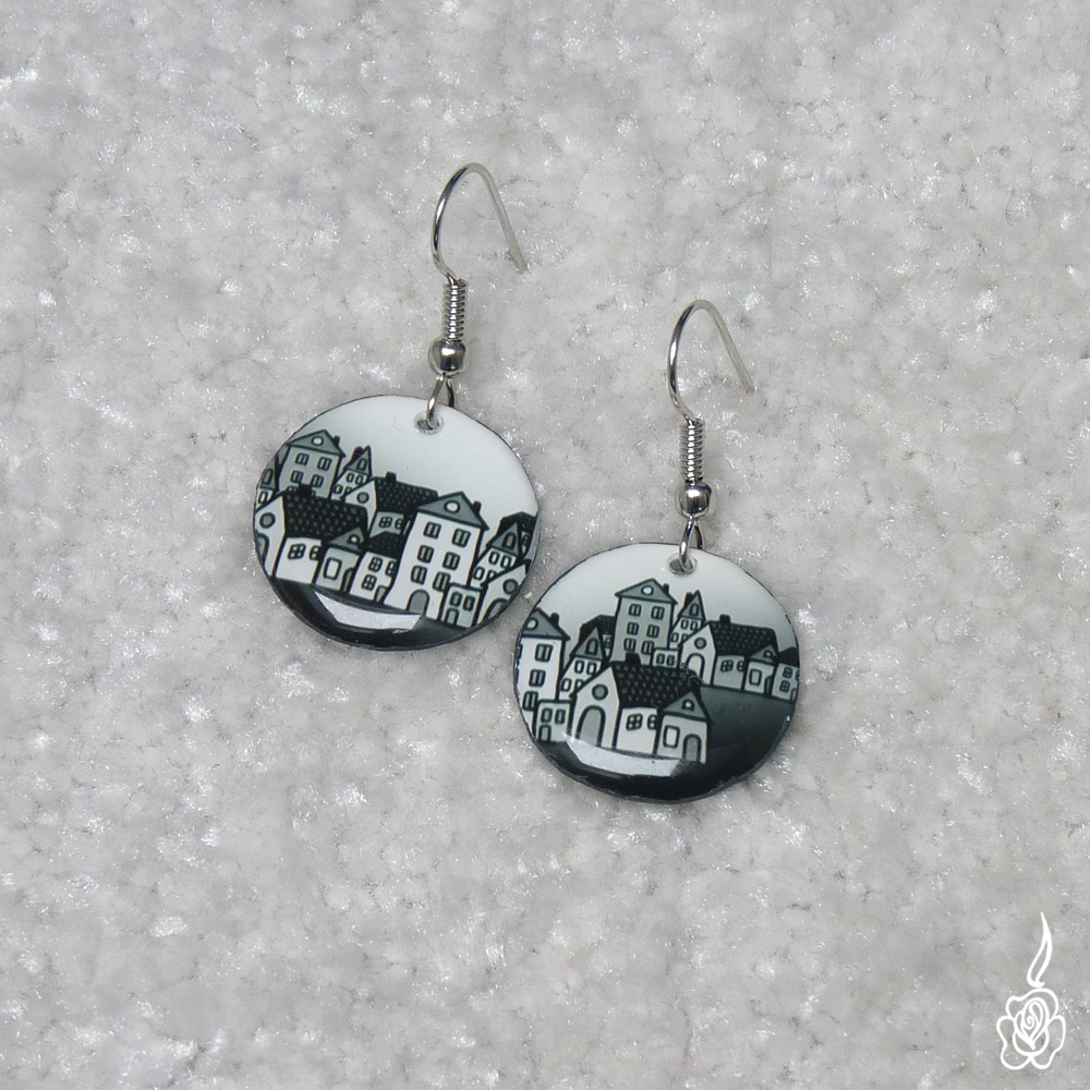 Černobílé náušnice s domečky