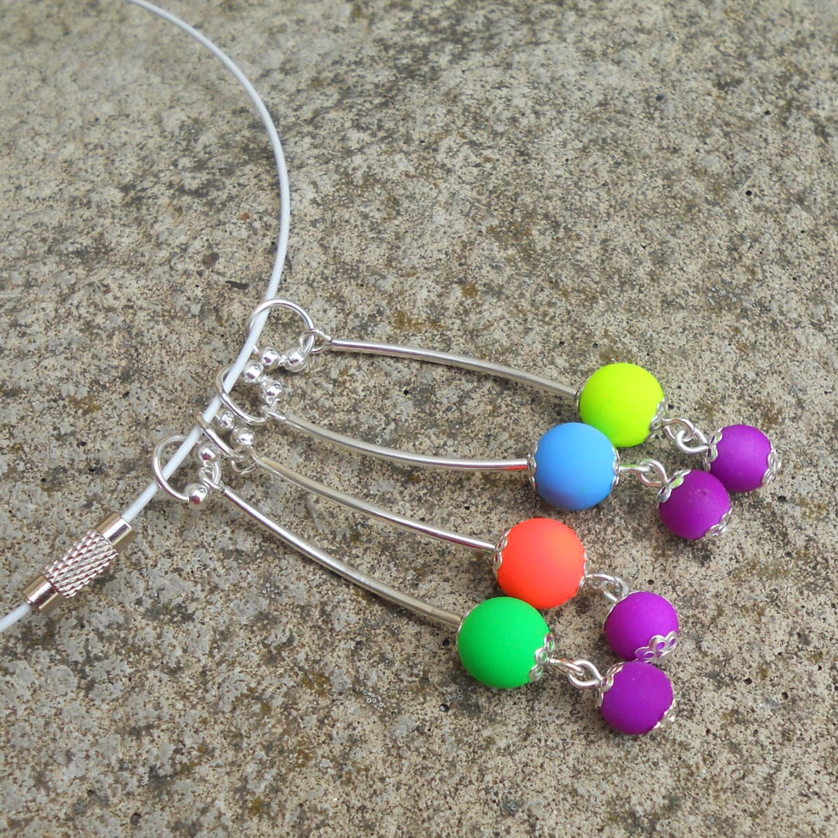 Neonkový náhrdelník