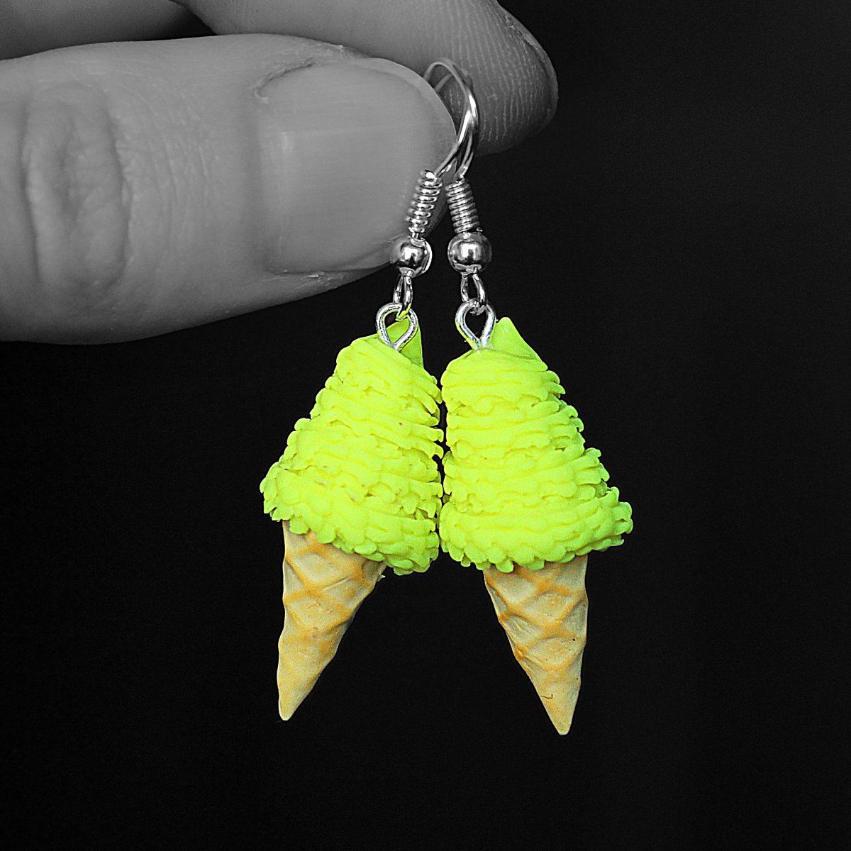 Žluté neonové zmrzlinky