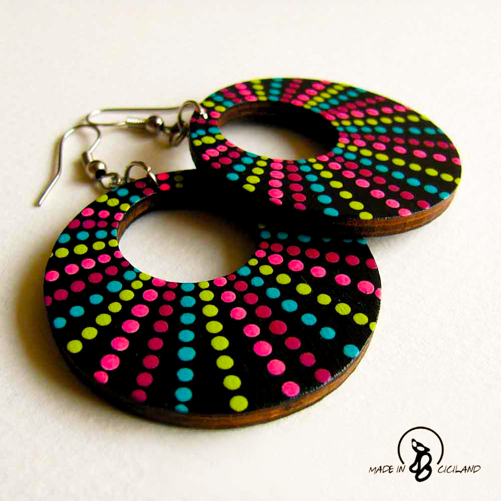 Pestrobarevní puntíci