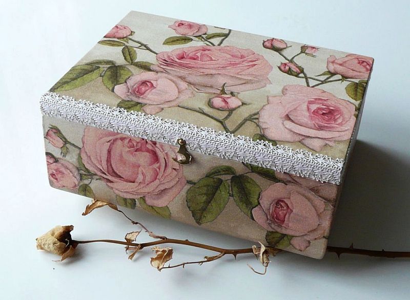 Nostalgia rose.. ( dřevěná šperkovnice)