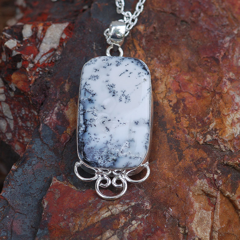 Merlinit (dendritický opál)