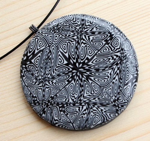 elegantní náhrdelník .. zalitý pryskyřicí