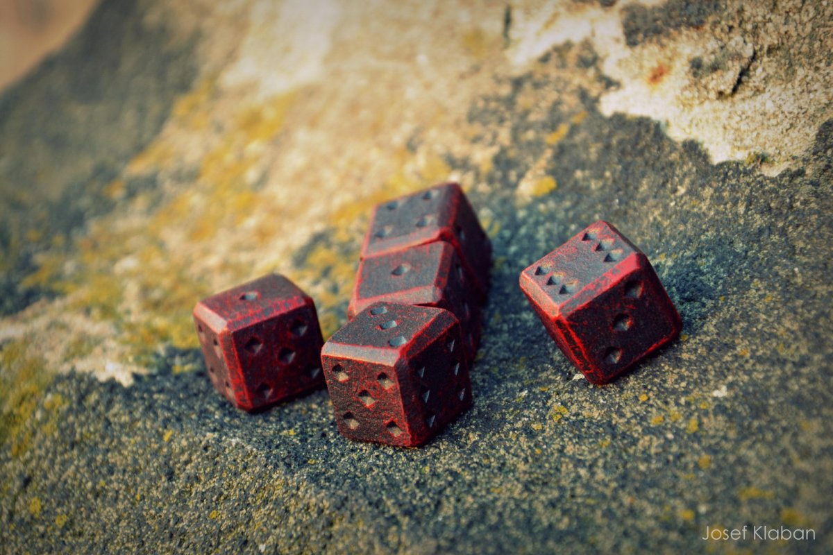 Kované hrací kostky 
