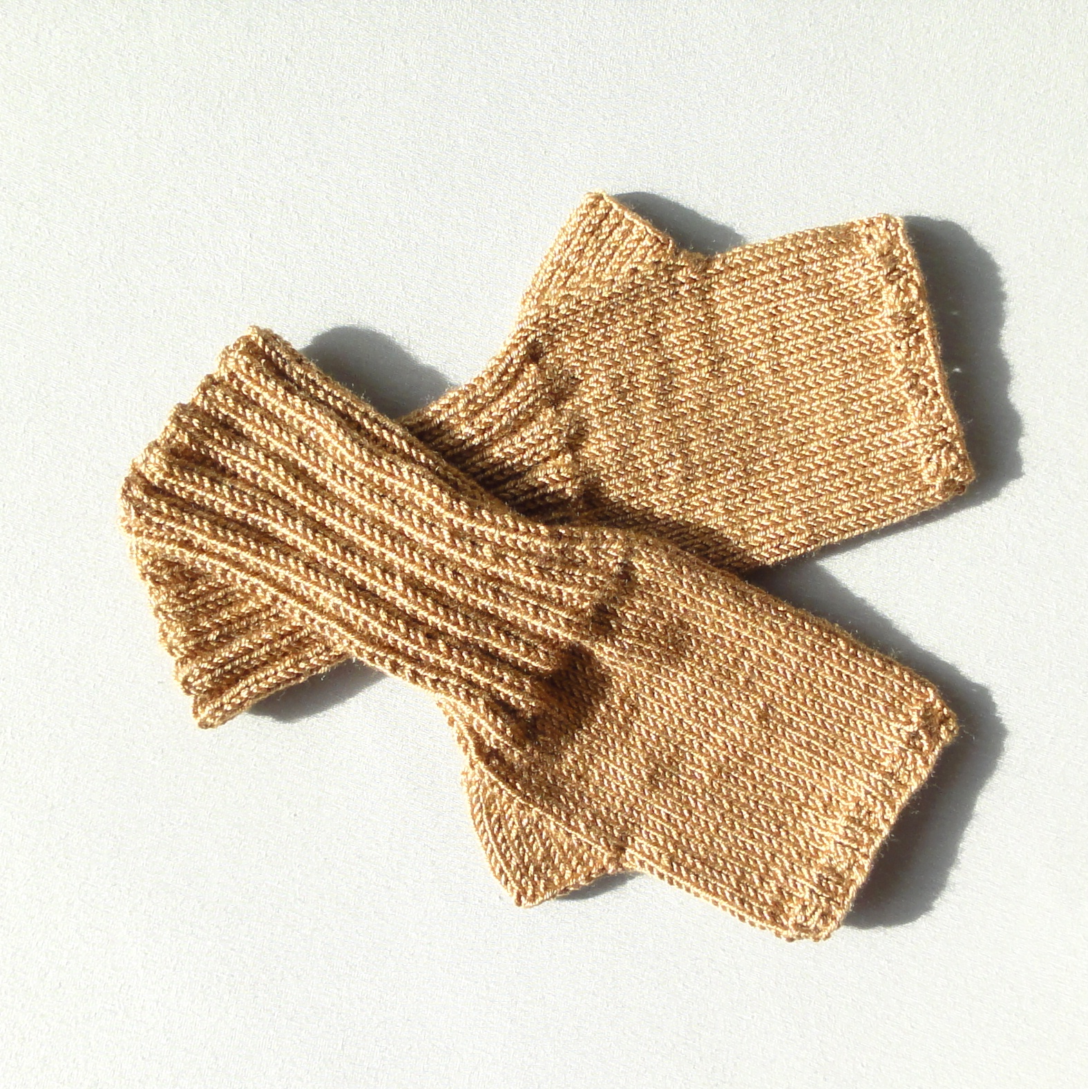 Hnědé návleky na ruce