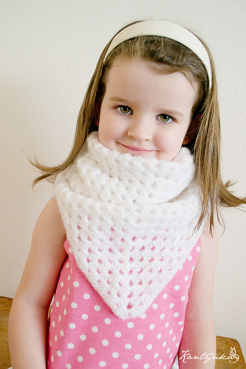 Háčkovaný šátek nejen pro malé slečny