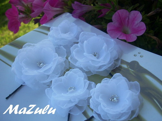 bílé spony do účesu