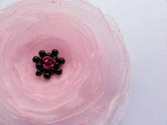 Růžová organzová květinka