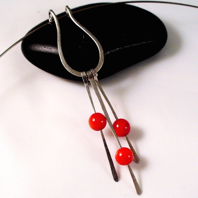 NÁHRDELNÍK Brusinky