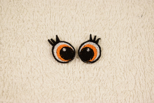 Vyšívané oči oranžové s řasami 2cm 1 pár