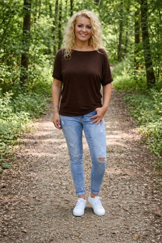 Tričko s širokým lodičkovým výstřihem - čokoládová barva (viskóza) 