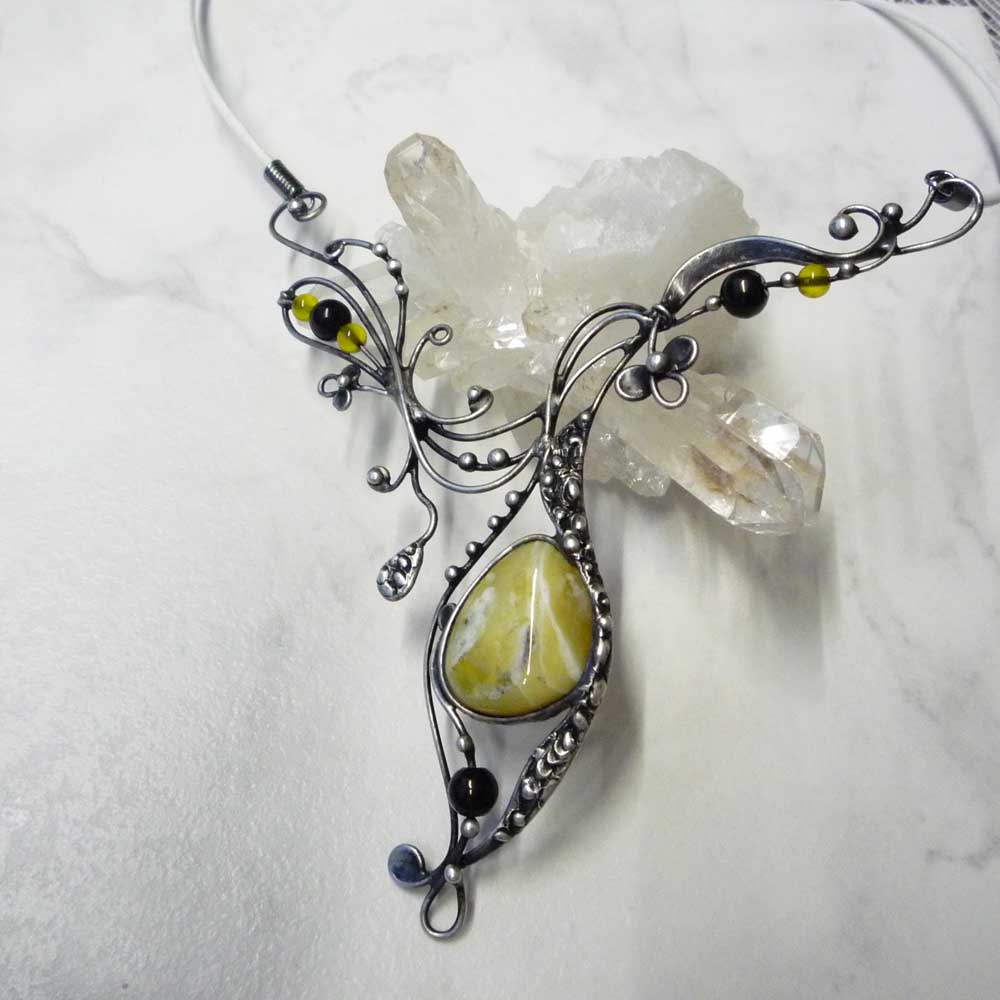 Náhrdelník s opálem....