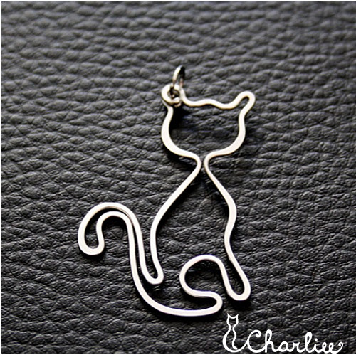 Kočka mazlíček - tepaná - hypoalergenní chirurgická ocel