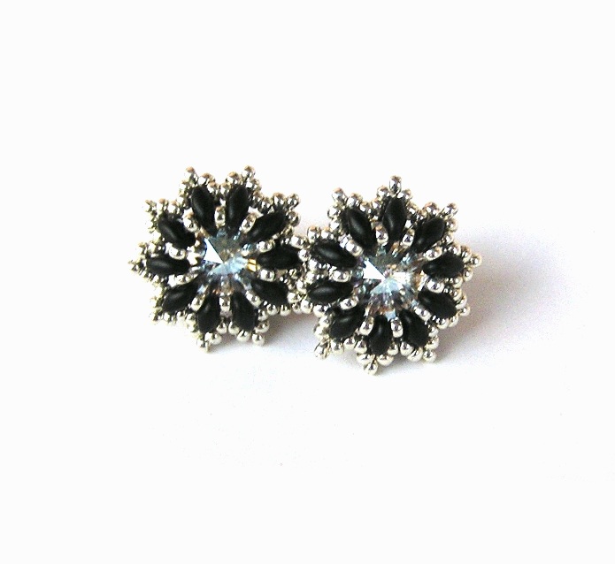 Černostříbrné kvítky