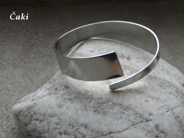 Náramek z nerezu-užší