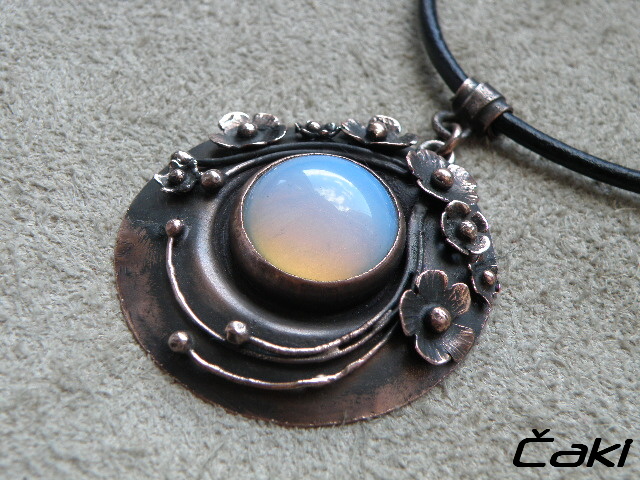 Večerní louka při měsíčku