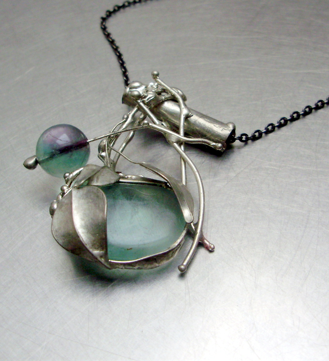 NÁHRDELNÍK FRUITS FLUORIT