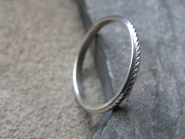 Stříbrný snubní prstýnek