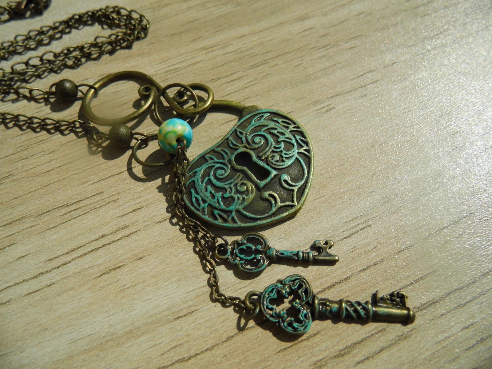 Zámek s klíčky - náhrdelník