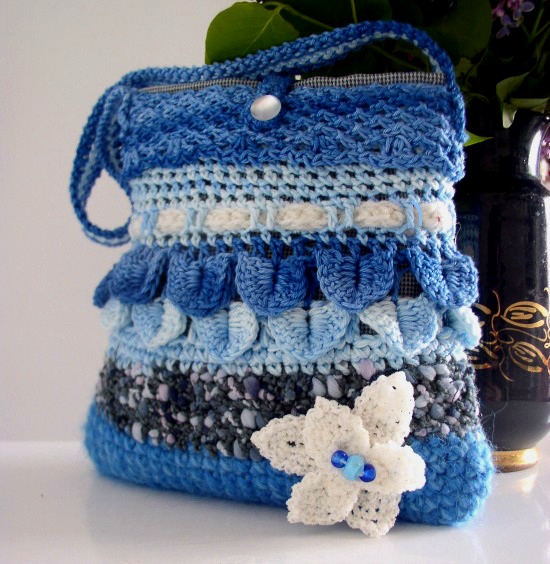 Malá kabelka... Procházka v pomněnkách