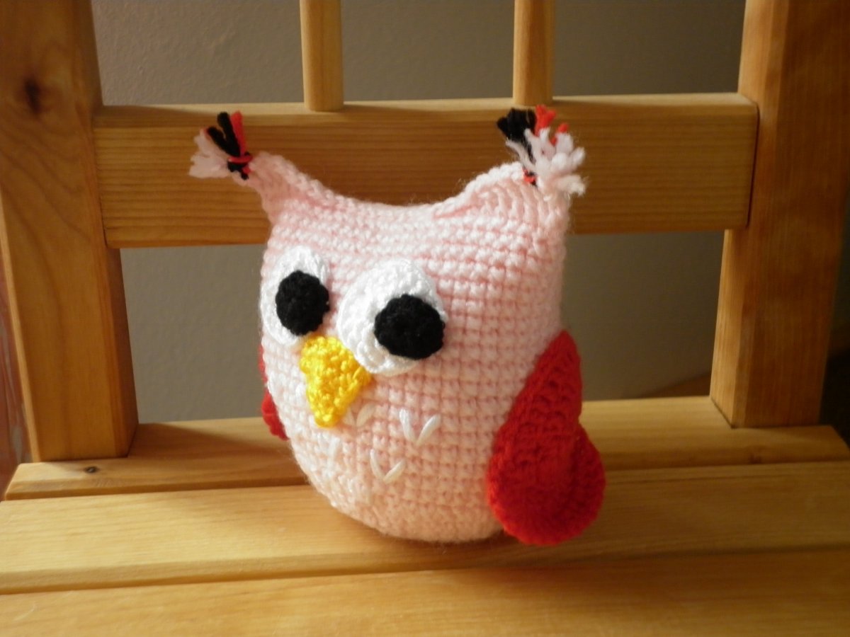 Háčkované chrastítko - sovička Růženka  - hračky na zakázku