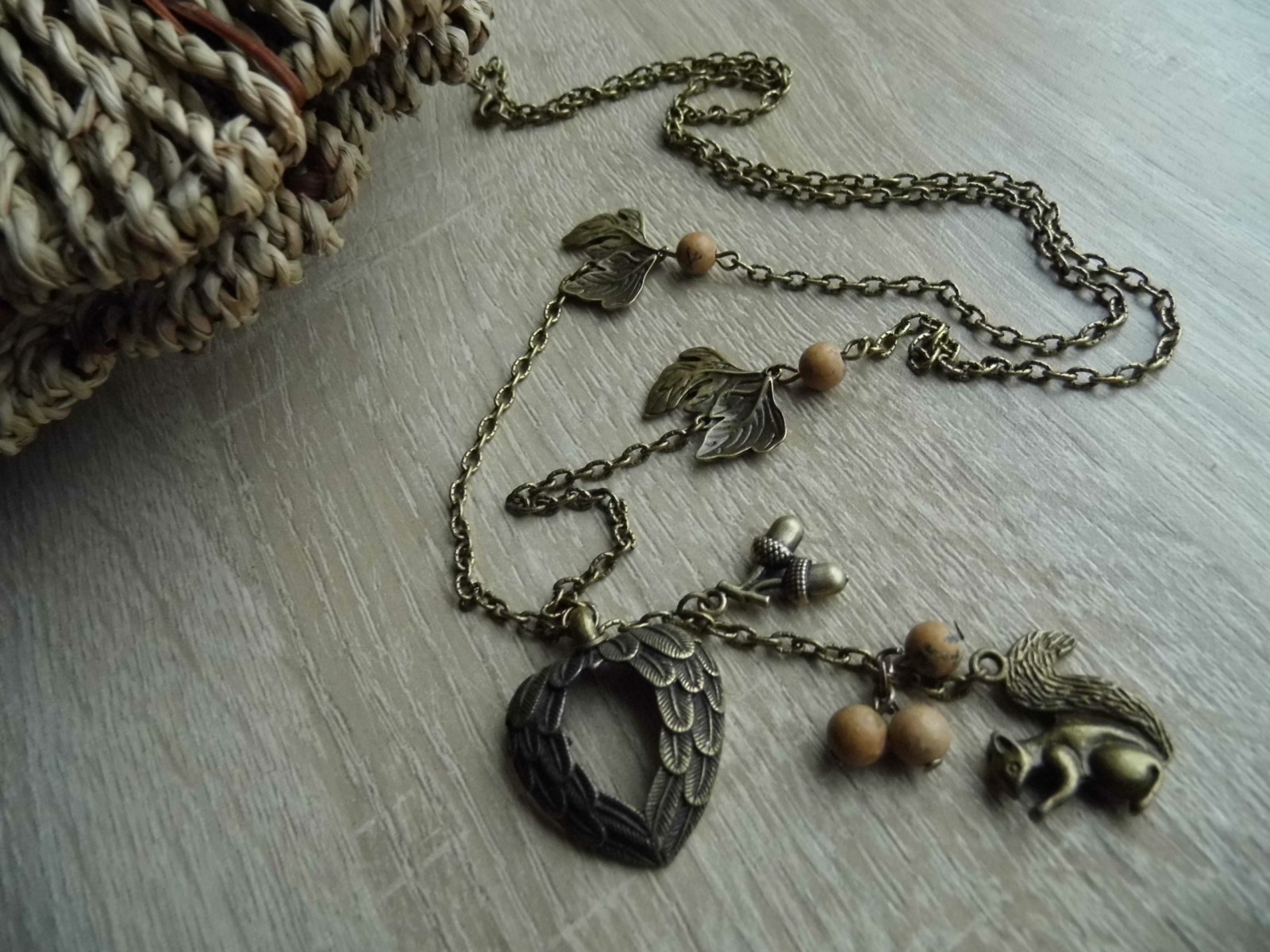 Náhrdelník v barvě bronzové