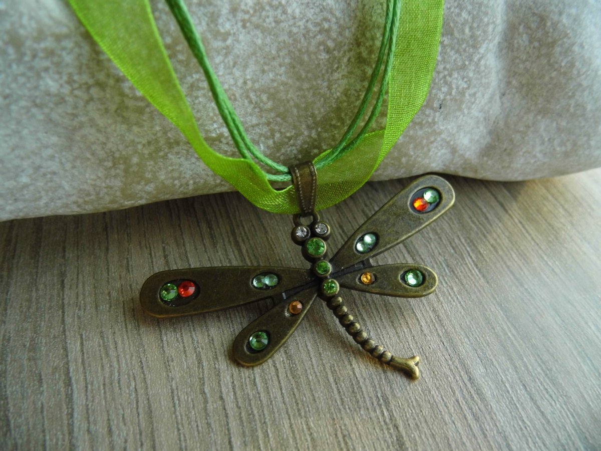 Náhrdelník vážka na org.stuze
