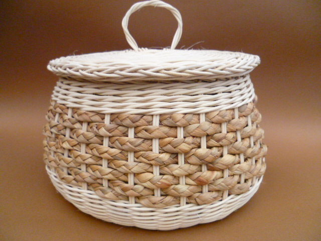 Košík s pokličkou