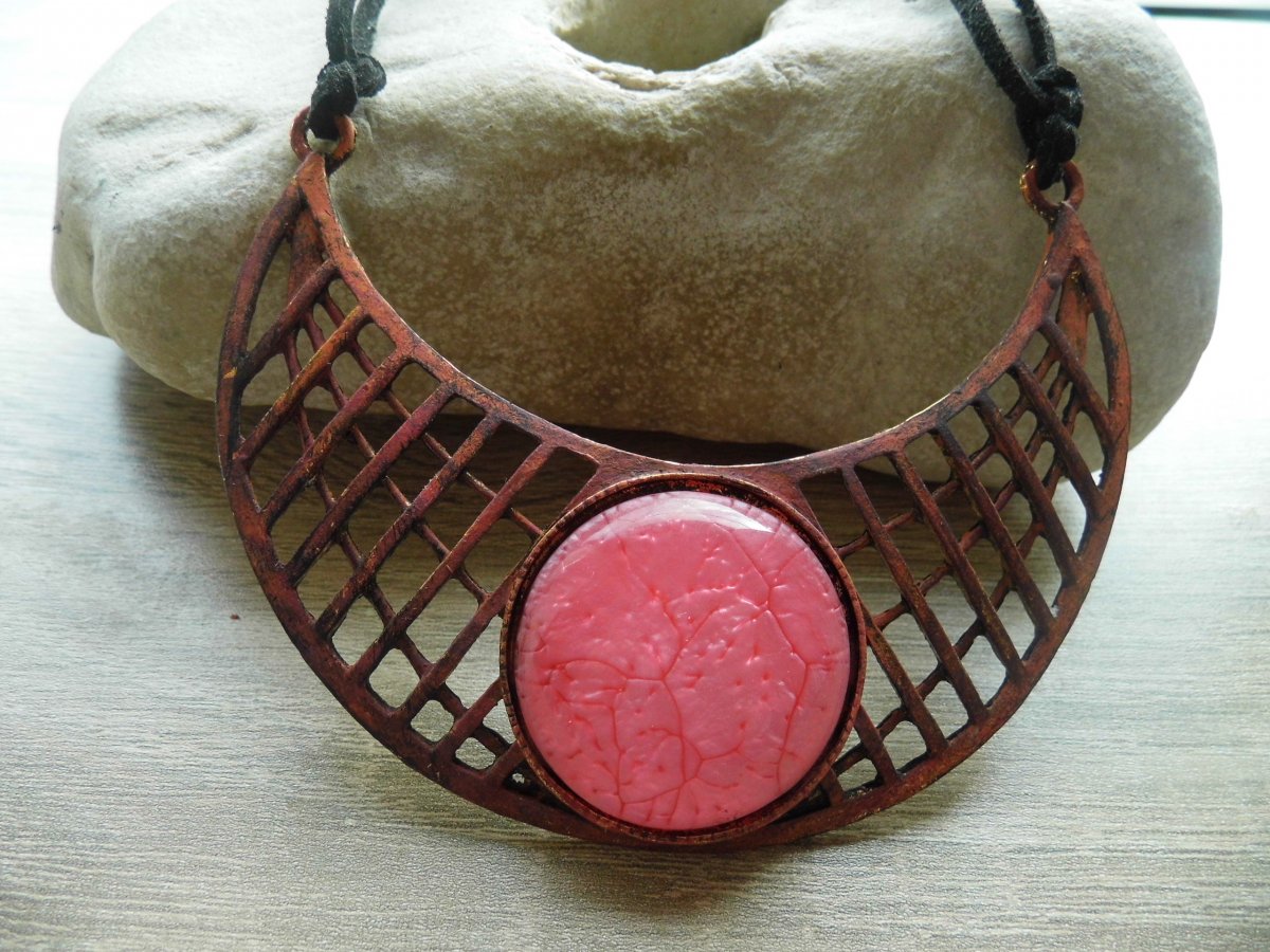 Extravagantní i elegantní náhrdelník