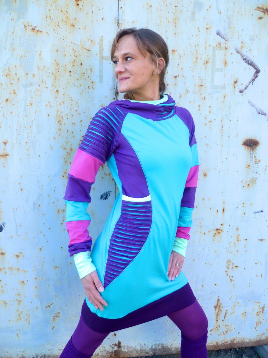 Mikino - šaty průstřih