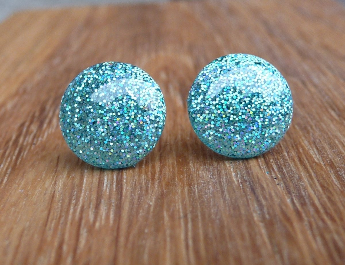 Ledově modré puzetky