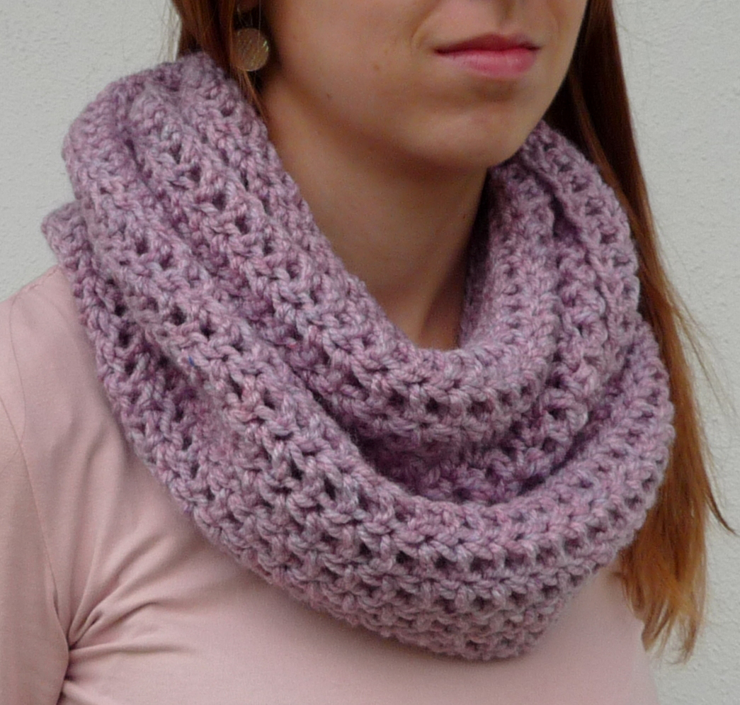 Háčkovaný nákrčník 